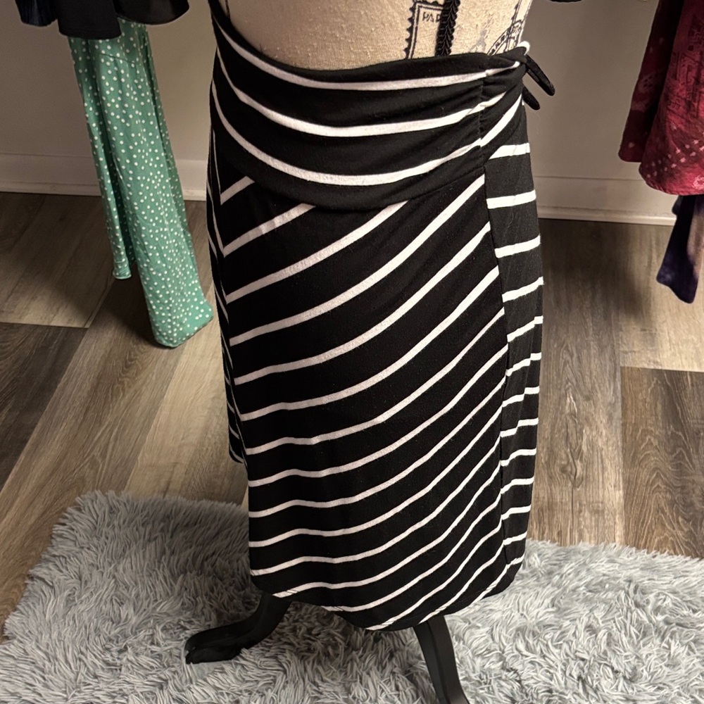 Black and White Striped Midi Skirt - Picture 3 of 15